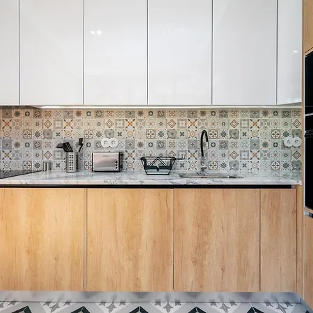 Apartment Whome | Great Location & Large Family W/patio *