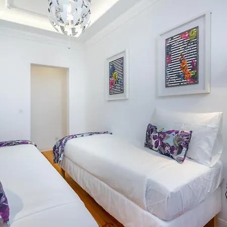Whome | Great Location & Large Family W/patio Apartament Lizbona